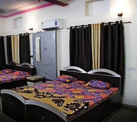 Hotel Roshan Benares Buitenkant foto